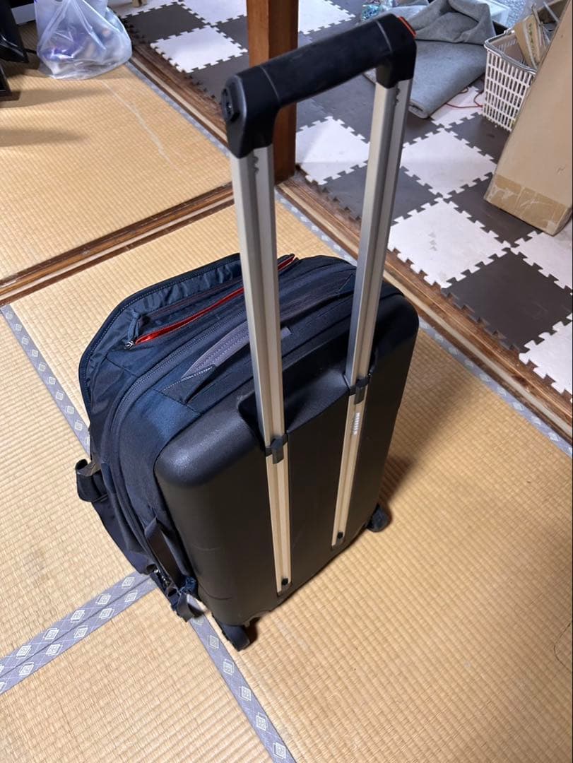 美品　スーリー Thule スーツケース キャリーバッグ メンズ
