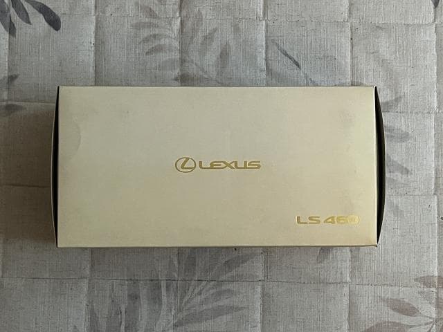 ノレブ　1/18スケール　レクサス LS460