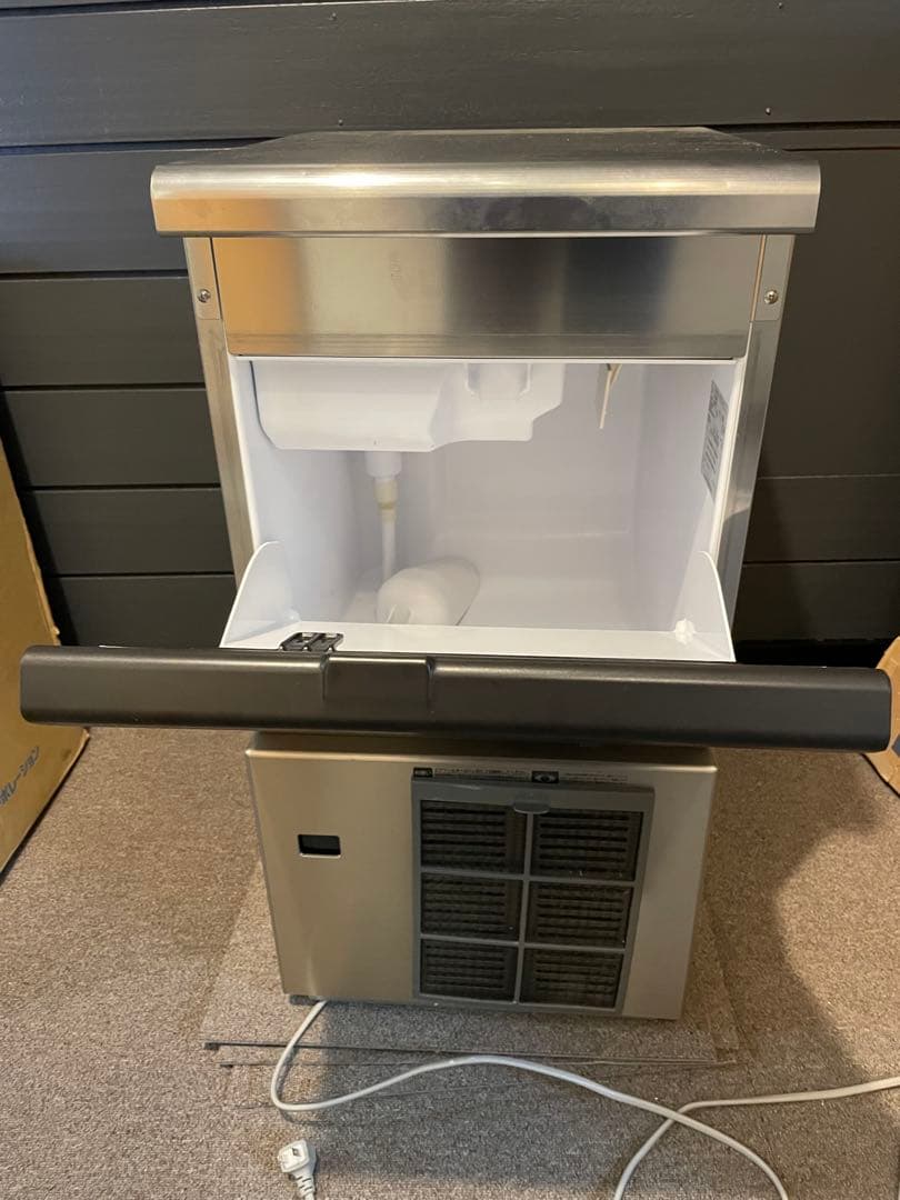製氷機 シルバー 小傷あり