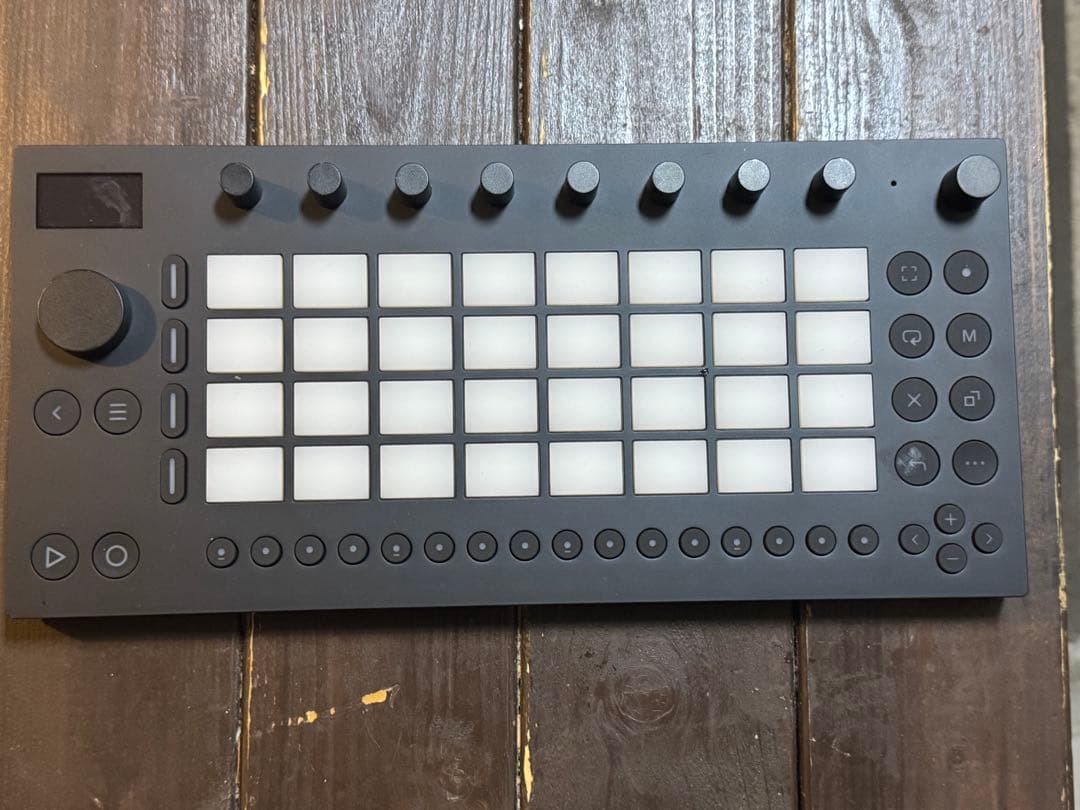 ableton Move サンプラー シーケンサー　スピーカー、マイクが内蔵