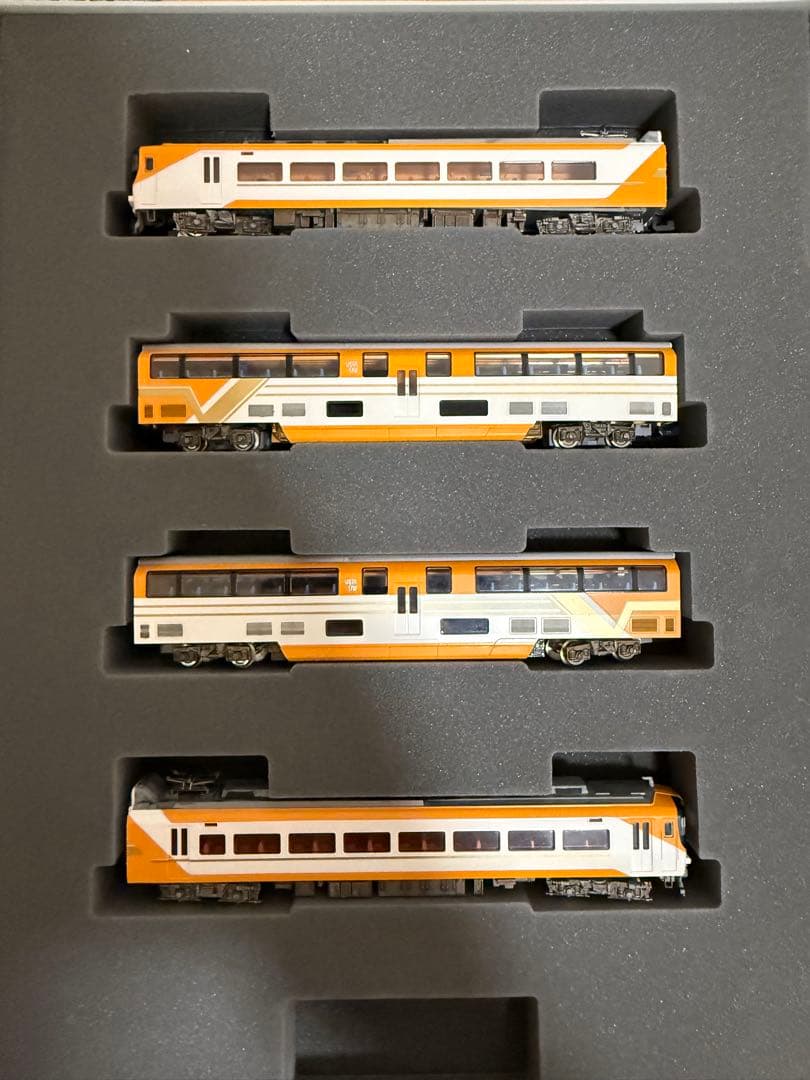 近鉄Nゲージ　ビスタカー　新塗装