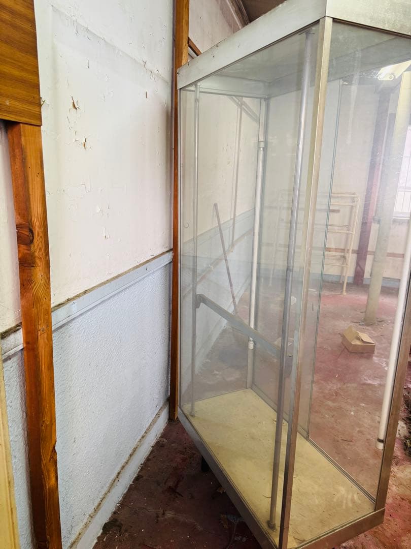 福岡発 ショーケース ガラスケース ラック 飾り棚 ローボード 扉付き ガラス製