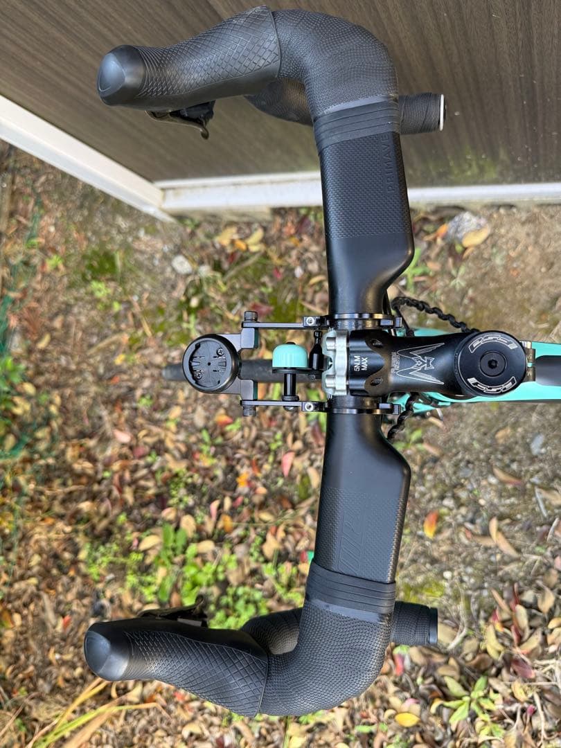 Bianchi OLTRE XR3 Di2 11速　機械式ブレーキ