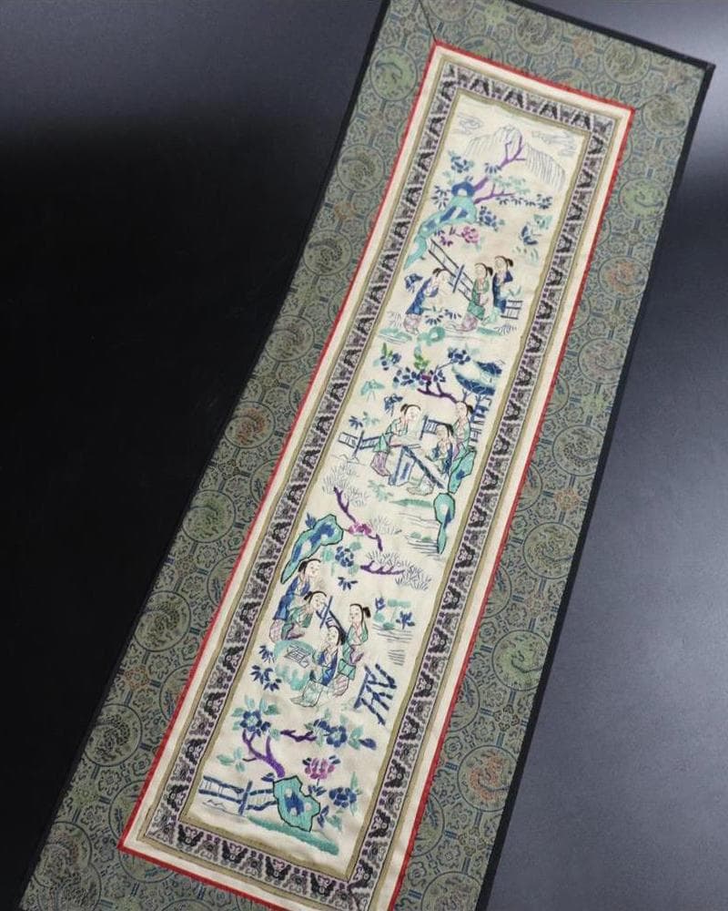 【繍】　★ 額装 庭院仕女図繍片 ★　時代物　亭台 柳樹 刺繍文様　明清織繍