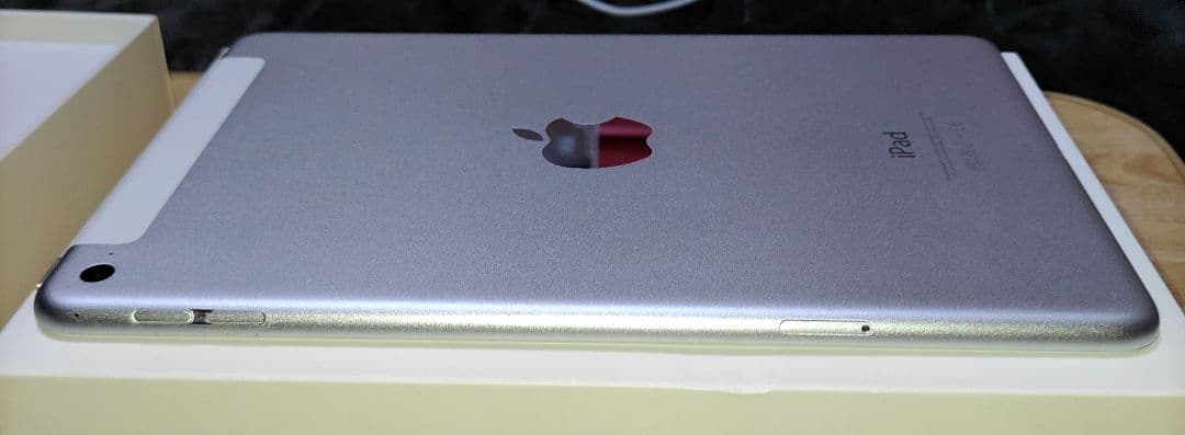 iPad本体 iPad mini 4 128GB Wi-Fi + Cellular