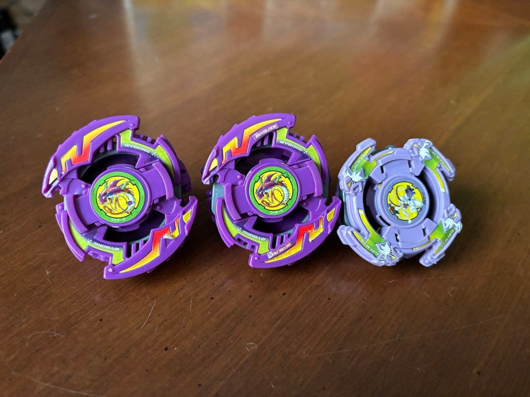 初代ベイブレード30個まとめ売り♪(スタジアム、レア☆ランチャー付き)