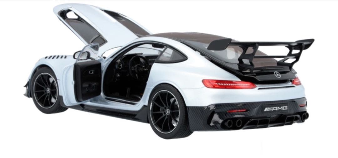 モデルカー　Mercedes AMG GT Black Series 1/18