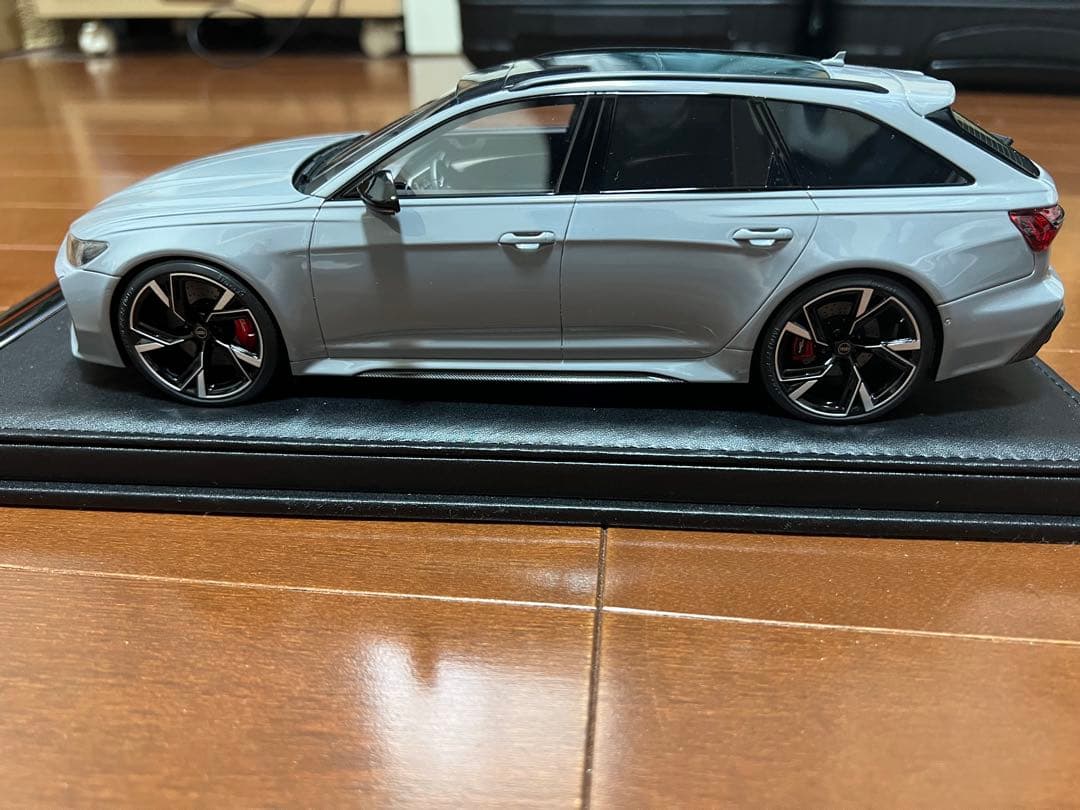 MOTORHELIX 1/18 ナルドグレー　Audi RS6 Avant