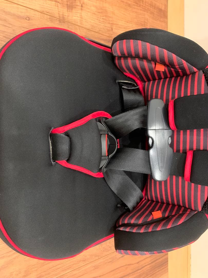 日本育児ジュニアシート ISOFIX 黒/赤