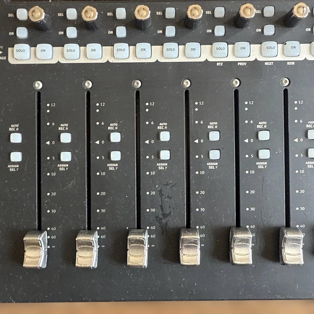 AVID Artist Mix コントローラー