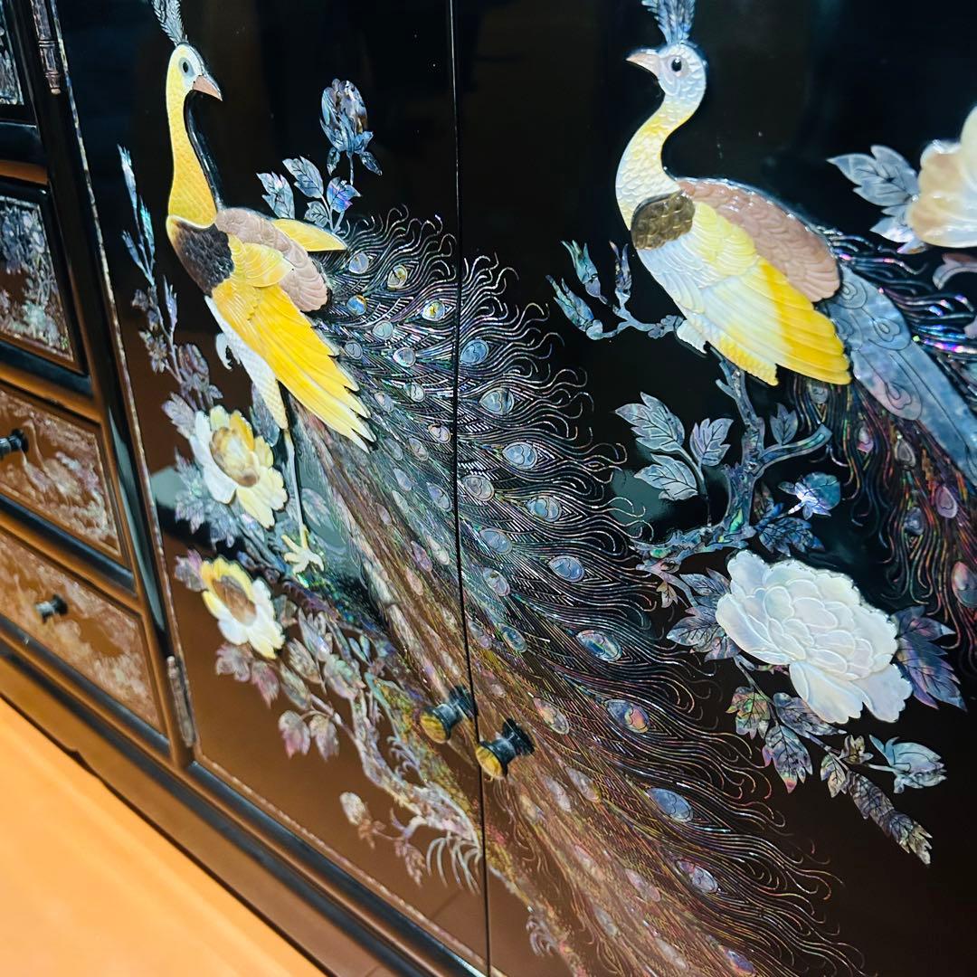 螺鈿細工キャビネット　箪笥　高級家具　孔雀　鶴　月　動物柄　韓国　中国　民芸家具