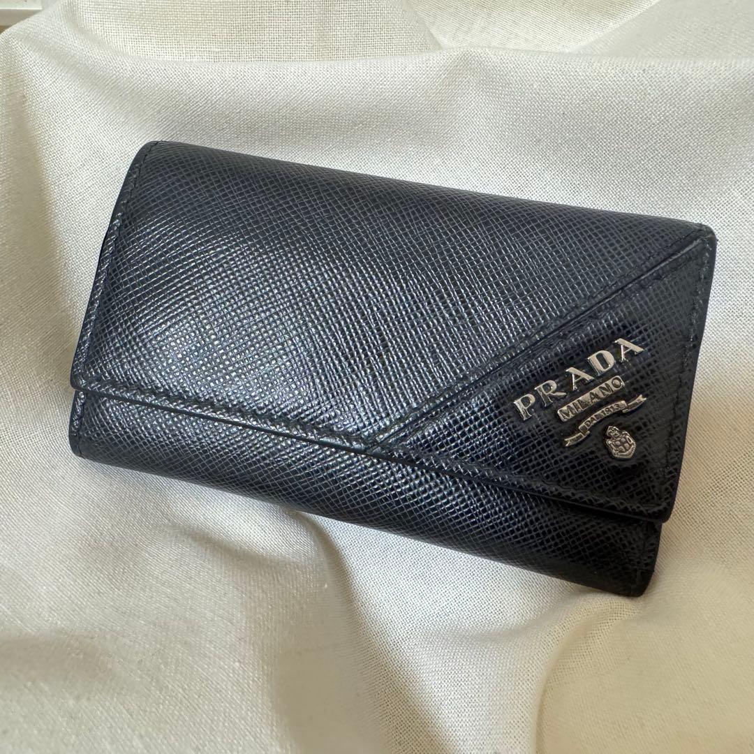 【美品】プラダ PRADAサフィアーノレザー 6連 金具ロゴ キーケース