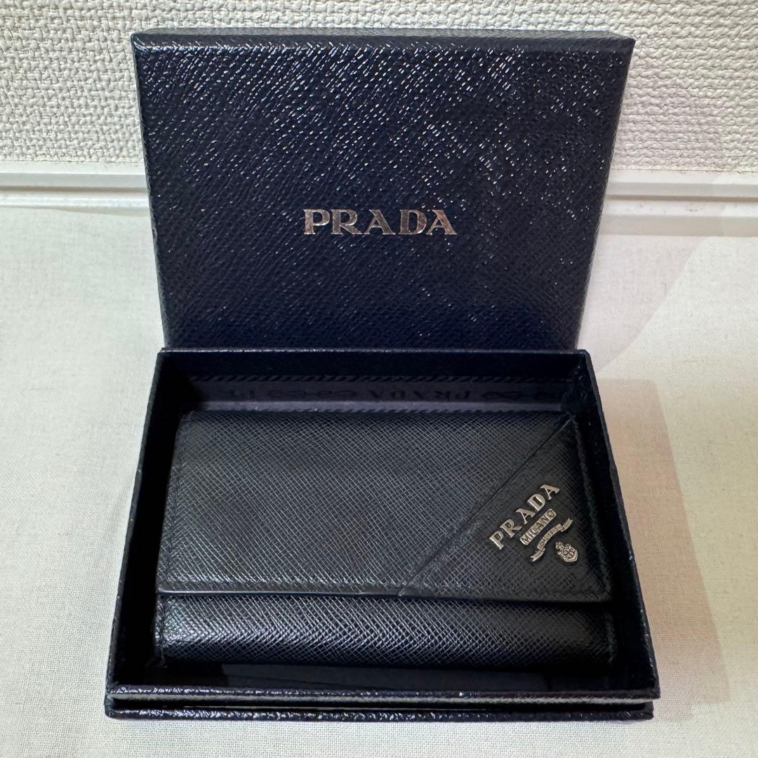 【美品】プラダ PRADAサフィアーノレザー 6連 金具ロゴ キーケース