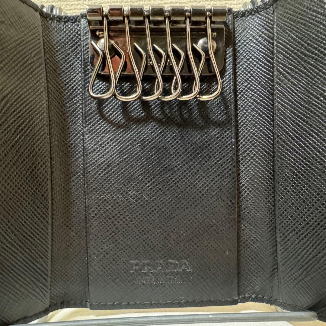【美品】プラダ PRADAサフィアーノレザー 6連 金具ロゴ キーケース