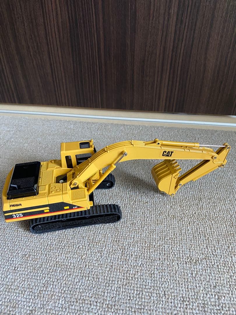 CATキャタピラー社　325 REGA 油圧ショベル 1/50 箱付　美品　新品