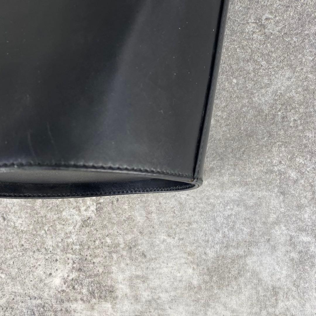 美品 フェラガモ ヴァラ金具 リボン バケツ型 レザーハンドバッグ ブラック 黒