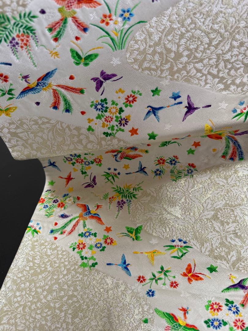 【銘品美品】西陣老舗機元「植山茂八織物」白地 唐織刺繍 紋織「花喰い鳥文図」