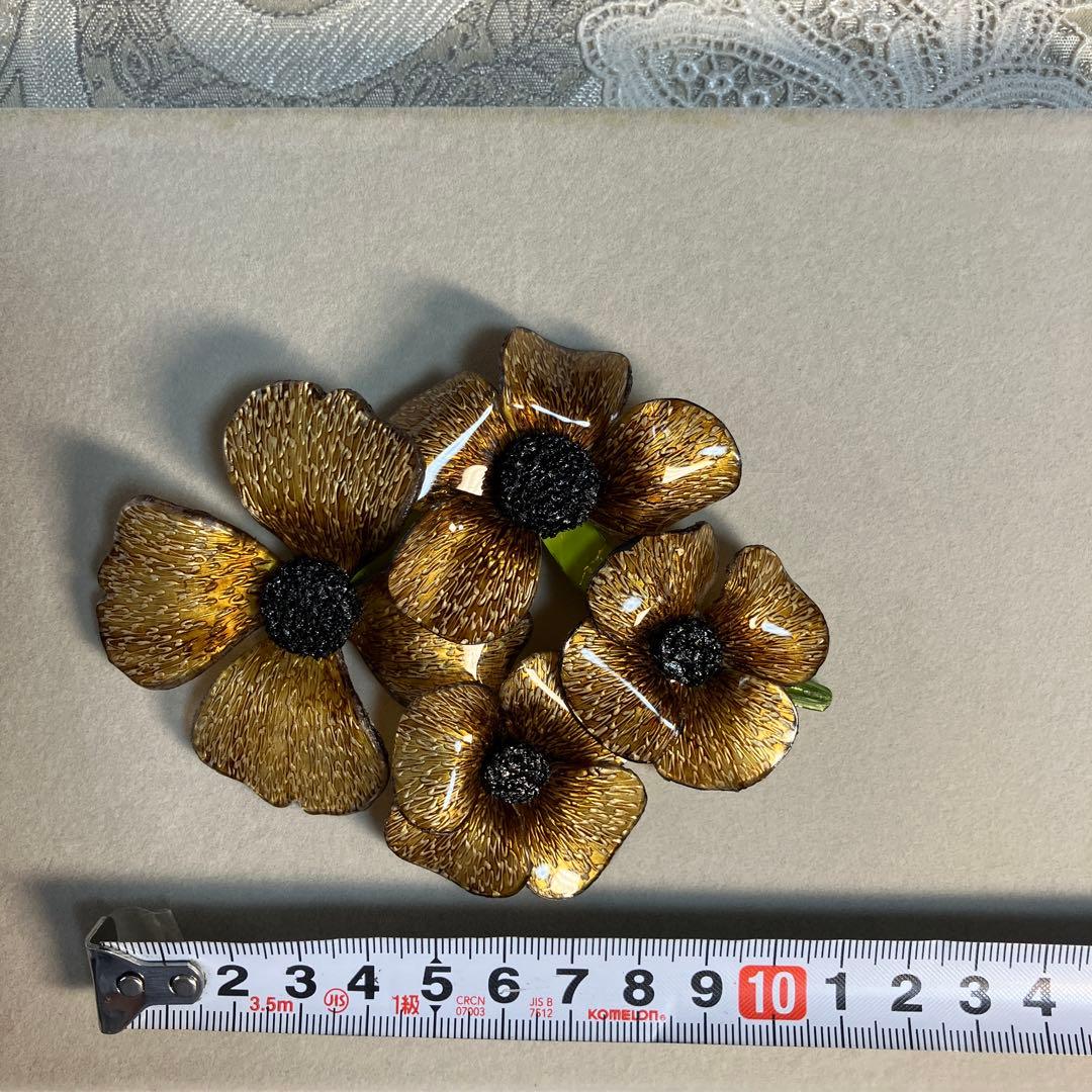 アビステ　フランス製花びらモチーフブローチ