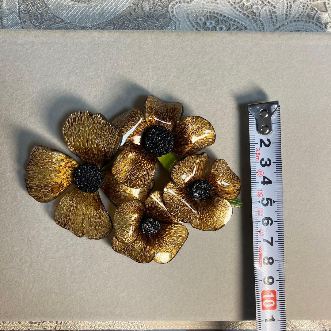 アビステ　フランス製花びらモチーフブローチ