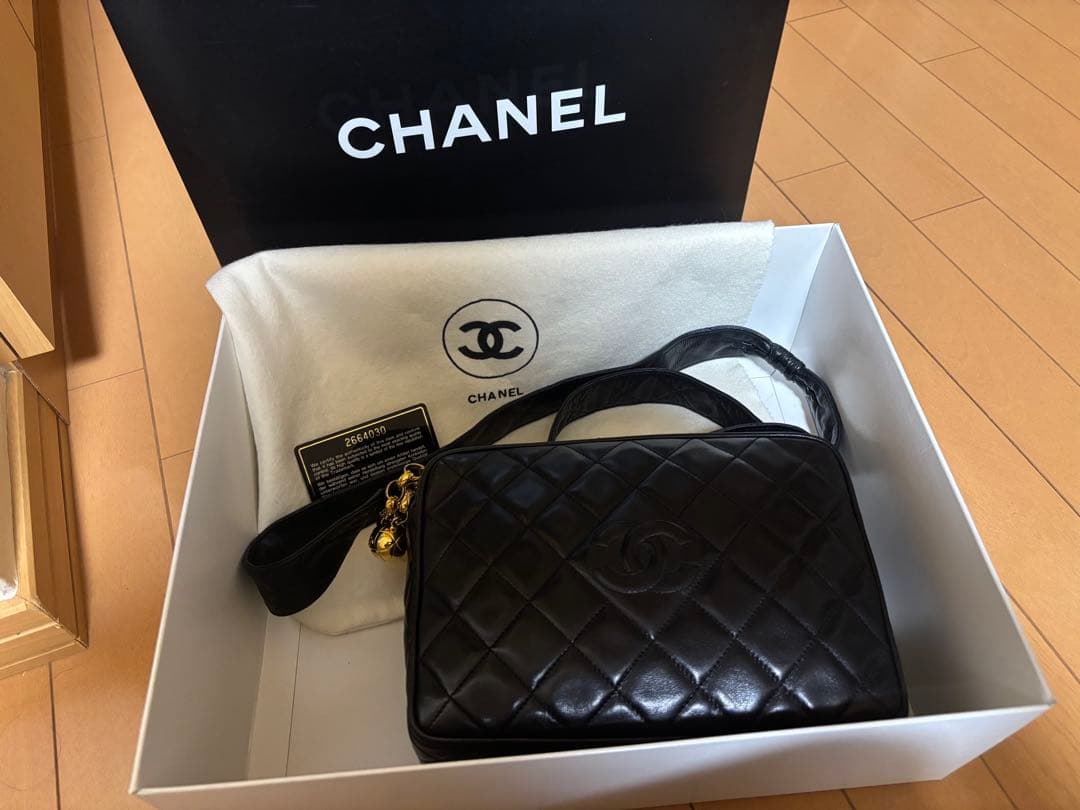 CHANEL ボールチャームショルダーバック　ラムスキン　ココマーク