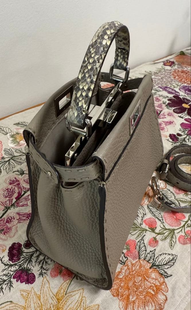 Nanana　FENDI ピーカブー　スモールサイズ　グレージュ