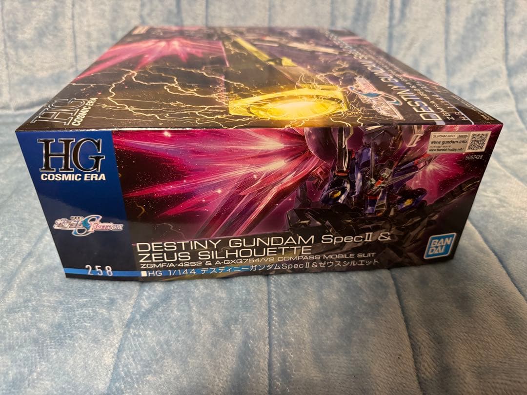 HGデスティニーガンダムSpecⅡ&ゼウスシルエット