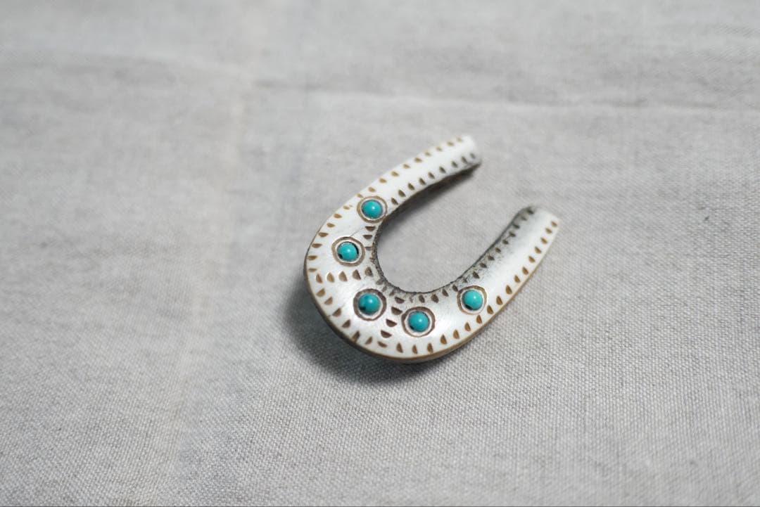 45rpm 蹄鉄モチーフ　ブローチ　新品