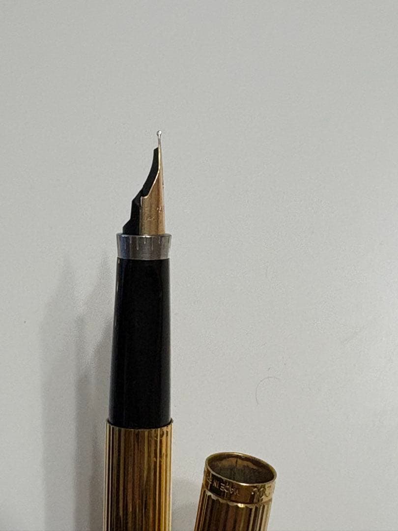 Parkerのゴールドの万年筆とボールペン