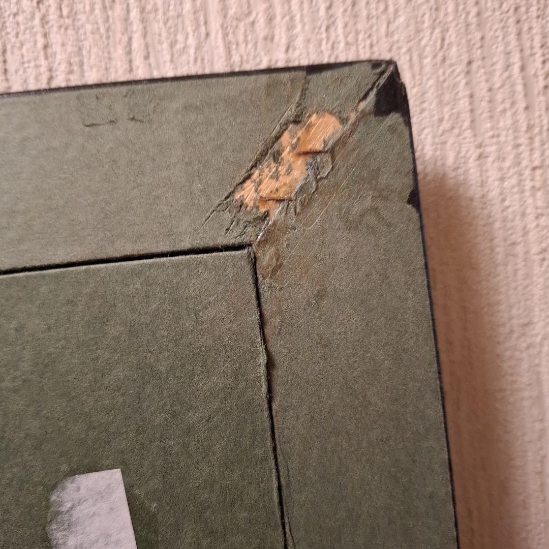 黒い木製額縁　黄緑色ひび割れ加工85.8×109.8 　厚み2.5㎝ 水彩画額縁