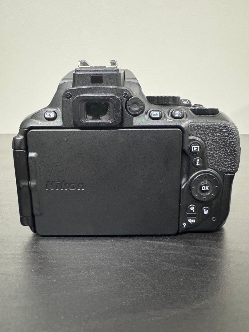 Nikon デジタル一眼レフカメラ D5600ダブルズームキット