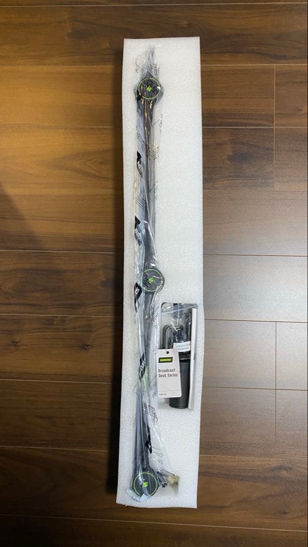 ⑪Shure by Gator マイクアームスタンド SH-BROADCAST1