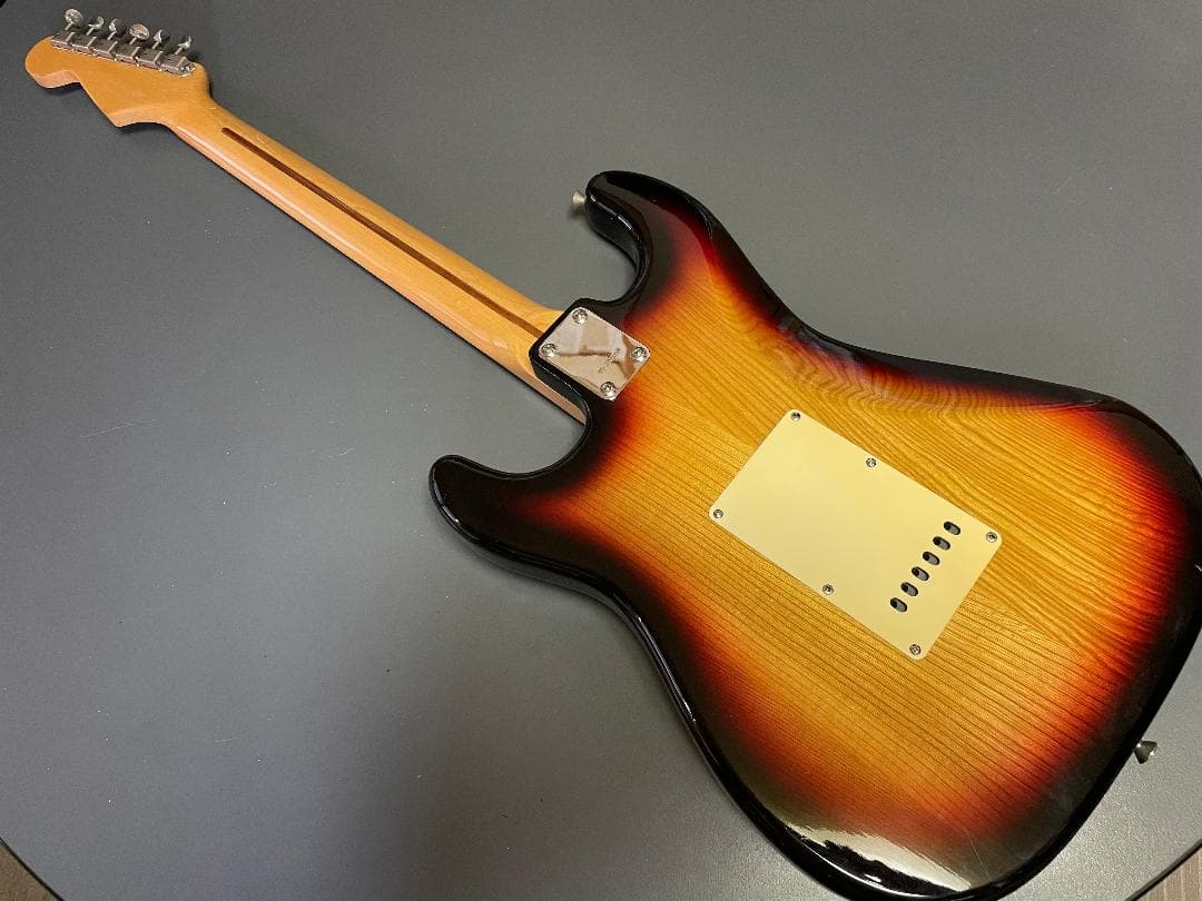 MADE IN JAPAN ストラトタイプ FENDERではありません