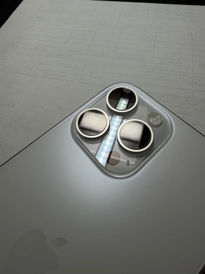 Apple iPhone 16 Pro Max 256GB ホワイトチタニウム