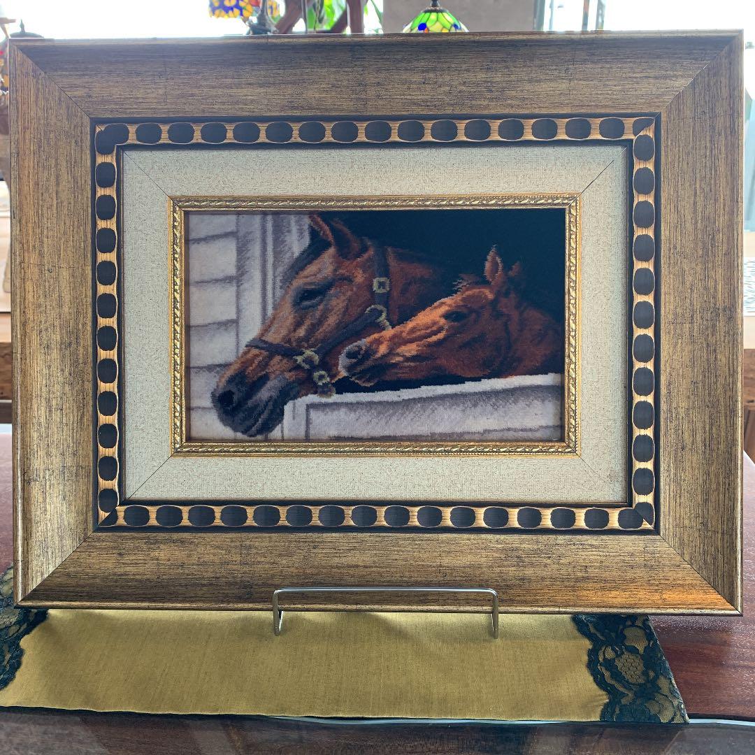 額入り　ペルシャ絨毯　馬　　絨毯は卓上サイズ