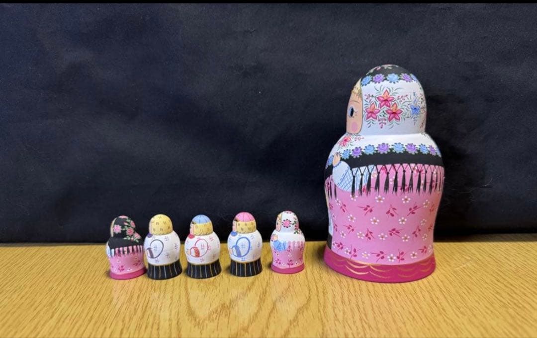 新品　ロシア　アーティスト　ダリア　ミッチィナ作品。マトリョーシカ。6体。