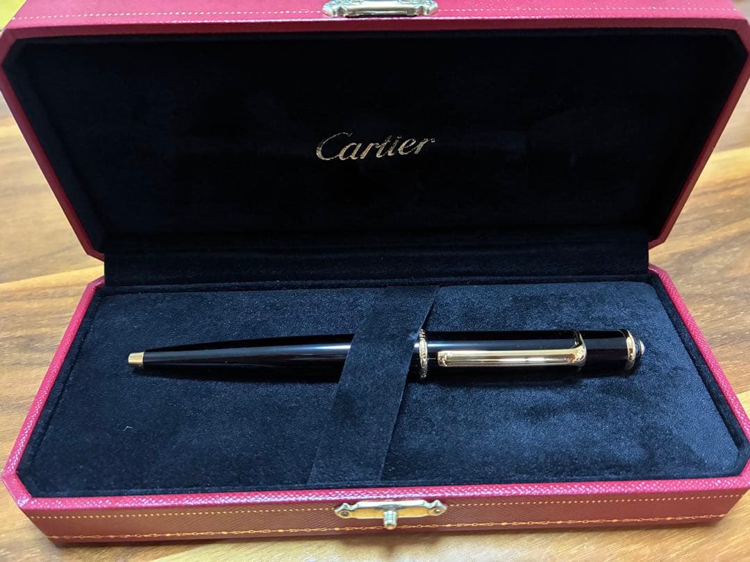 Cartier ボールペン 黒　サファイア