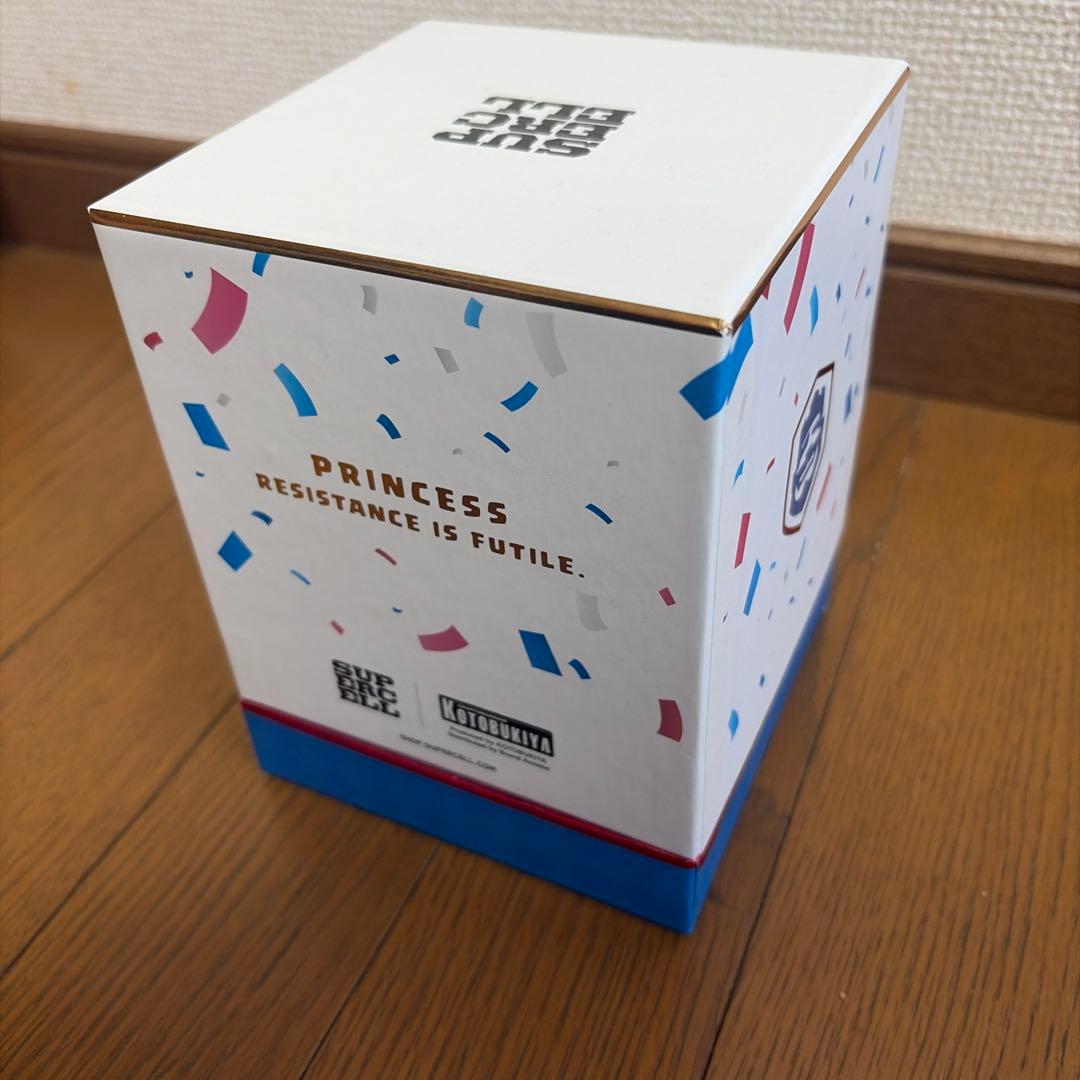 【希少非売品】クラロワ プリンセスフィギュア ＋スーパー魔法の宝箱バッジ