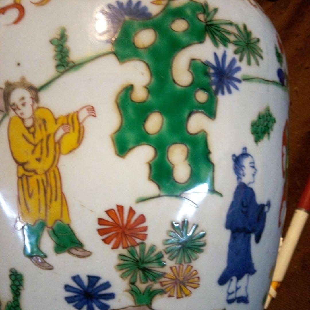 大明萬年製 陶器の壺　人物