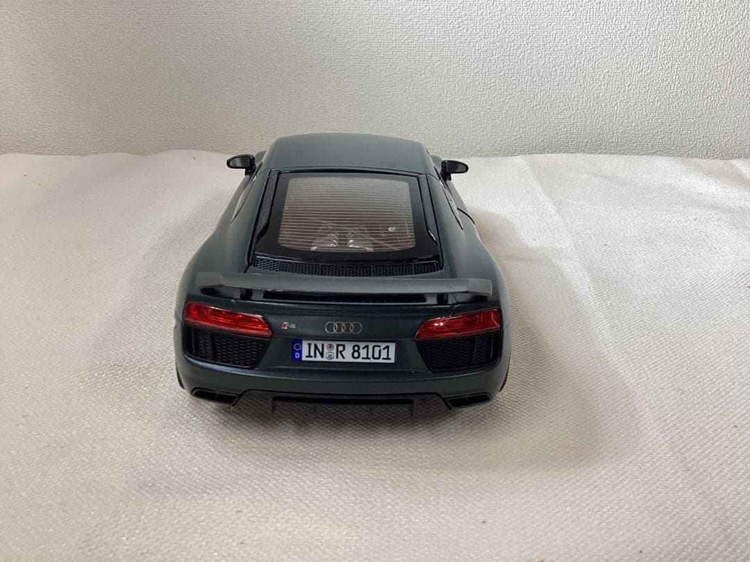 京商1/18 アウディAudi R8 V10 プラスクーペ　カモフラグリーン