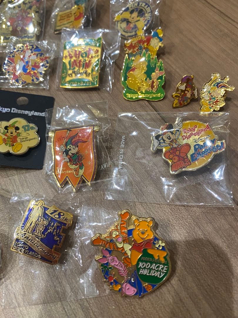 ディズニー　ピンバッジ26個