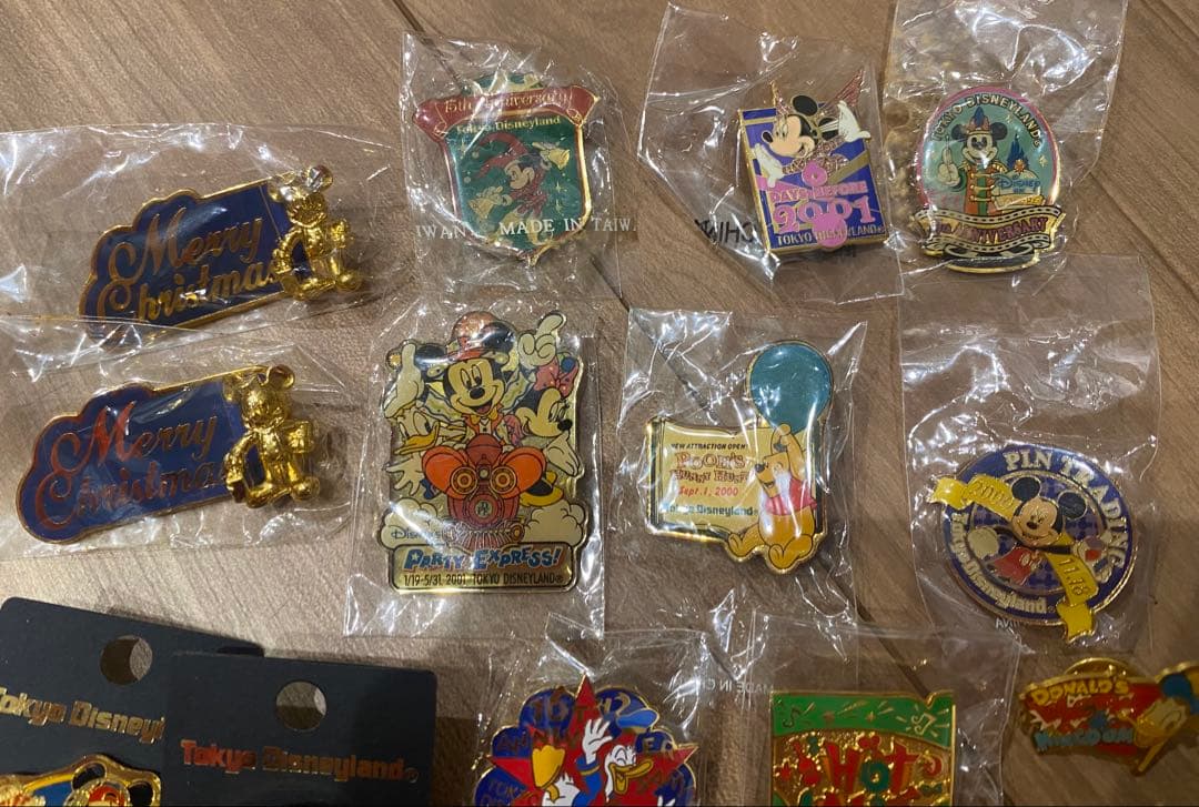 ディズニー　ピンバッジ26個