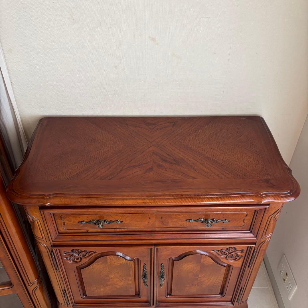 イタリア　ガラス　キャビネット　カップボード　飾り棚　アンティーク　ヨーロピアン