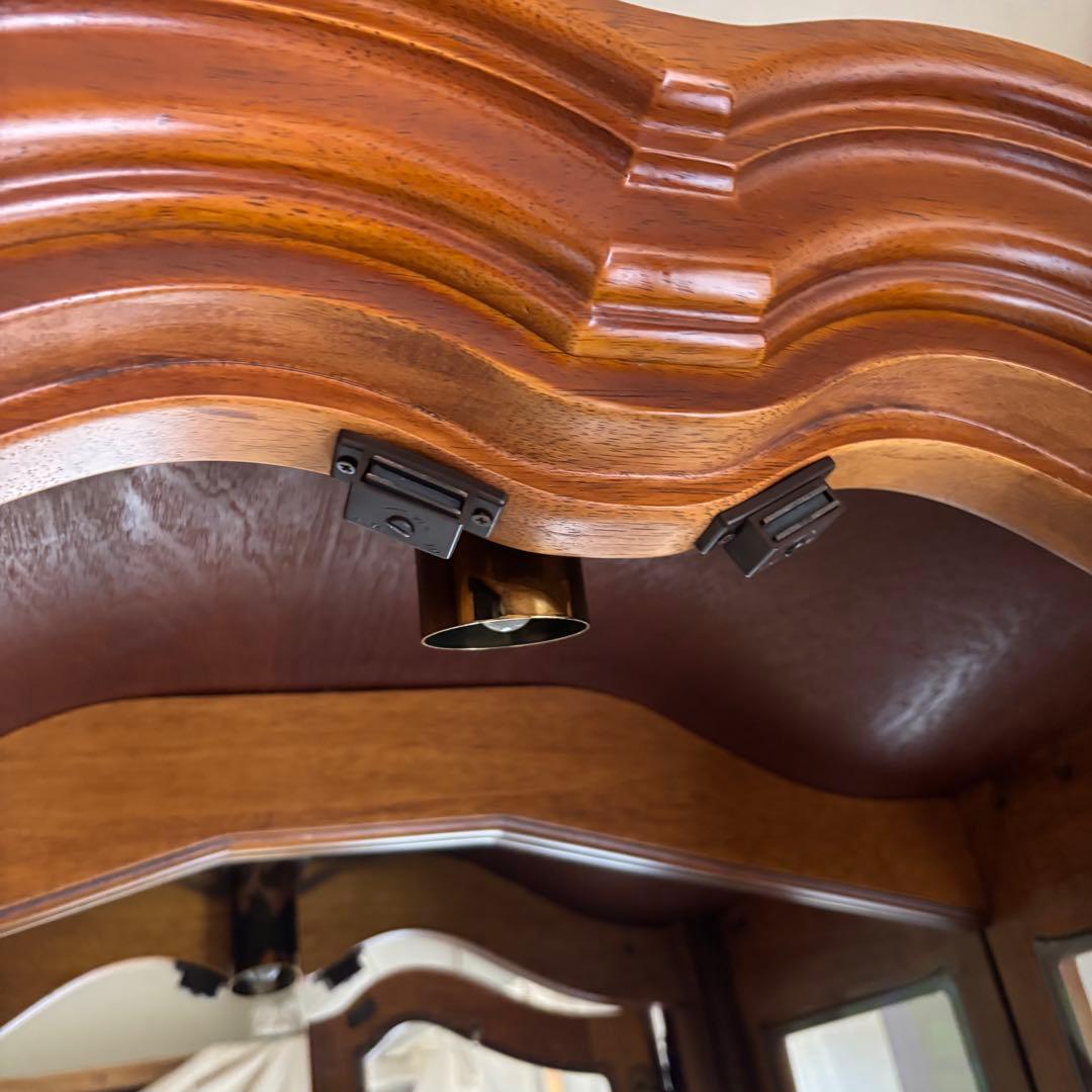 イタリア　ガラス　キャビネット　カップボード　飾り棚　アンティーク　ヨーロピアン