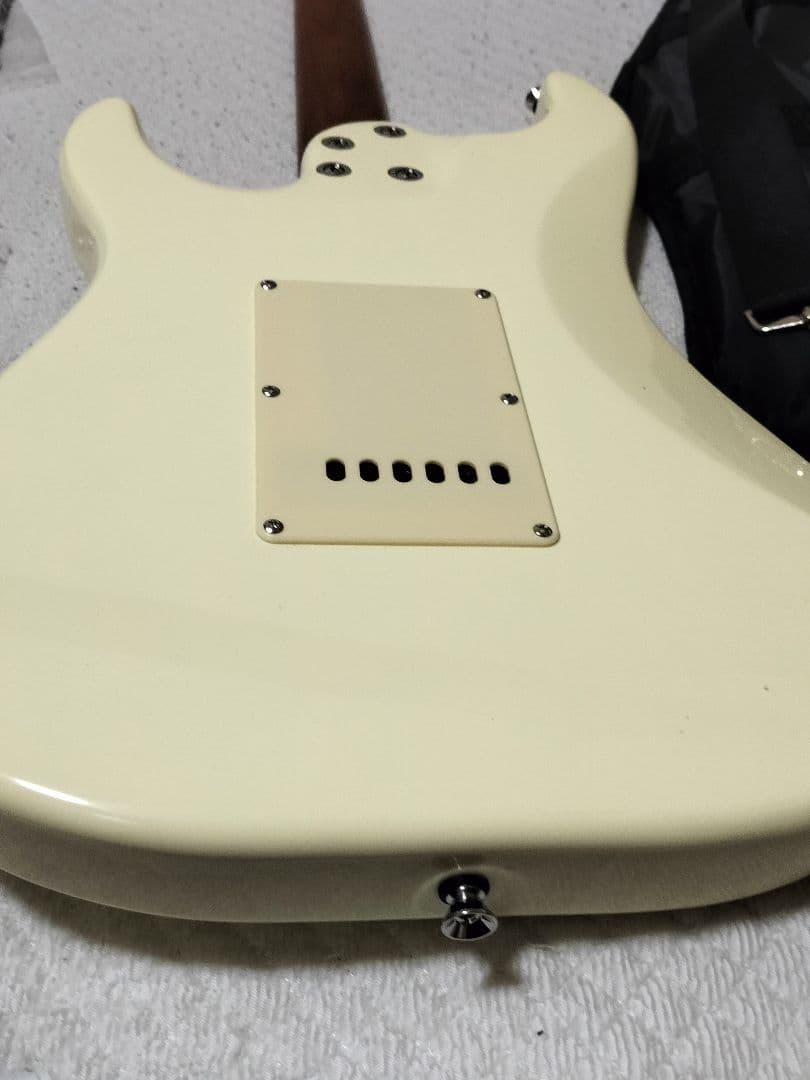 Bacchus バッカス ストラトキャスター HSH ケース 付き ほぼ新品