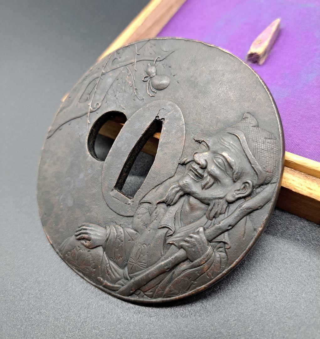 鐔　鍔　在銘　寿次　松尾芭蕉風景図　見事な高肉彫　日本刀　刀装具　真剣　居合い