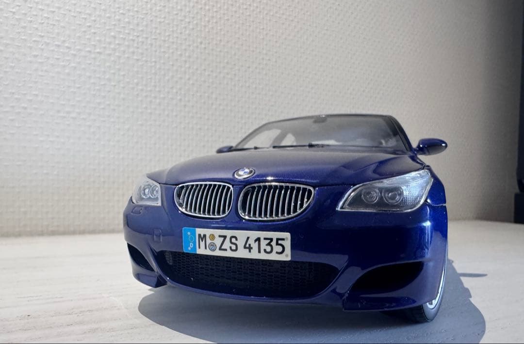 BMW M5 1/18 スケールモデル 青