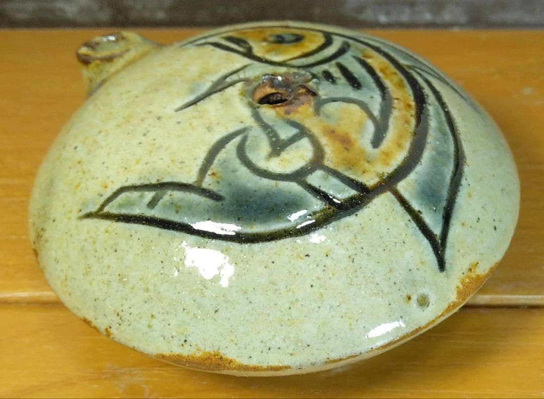 人間国宝 金城次郎 壷屋焼水滴 栞 共箱 美品 壺屋焼 魚紋水滴 やちむん