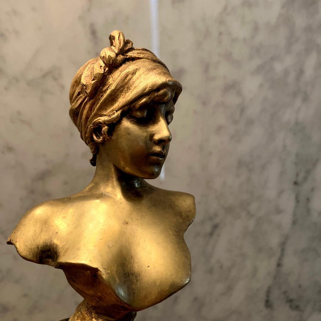 フランスEmmanuel Villanisどの角度でも美しい女性像JAVOTTE