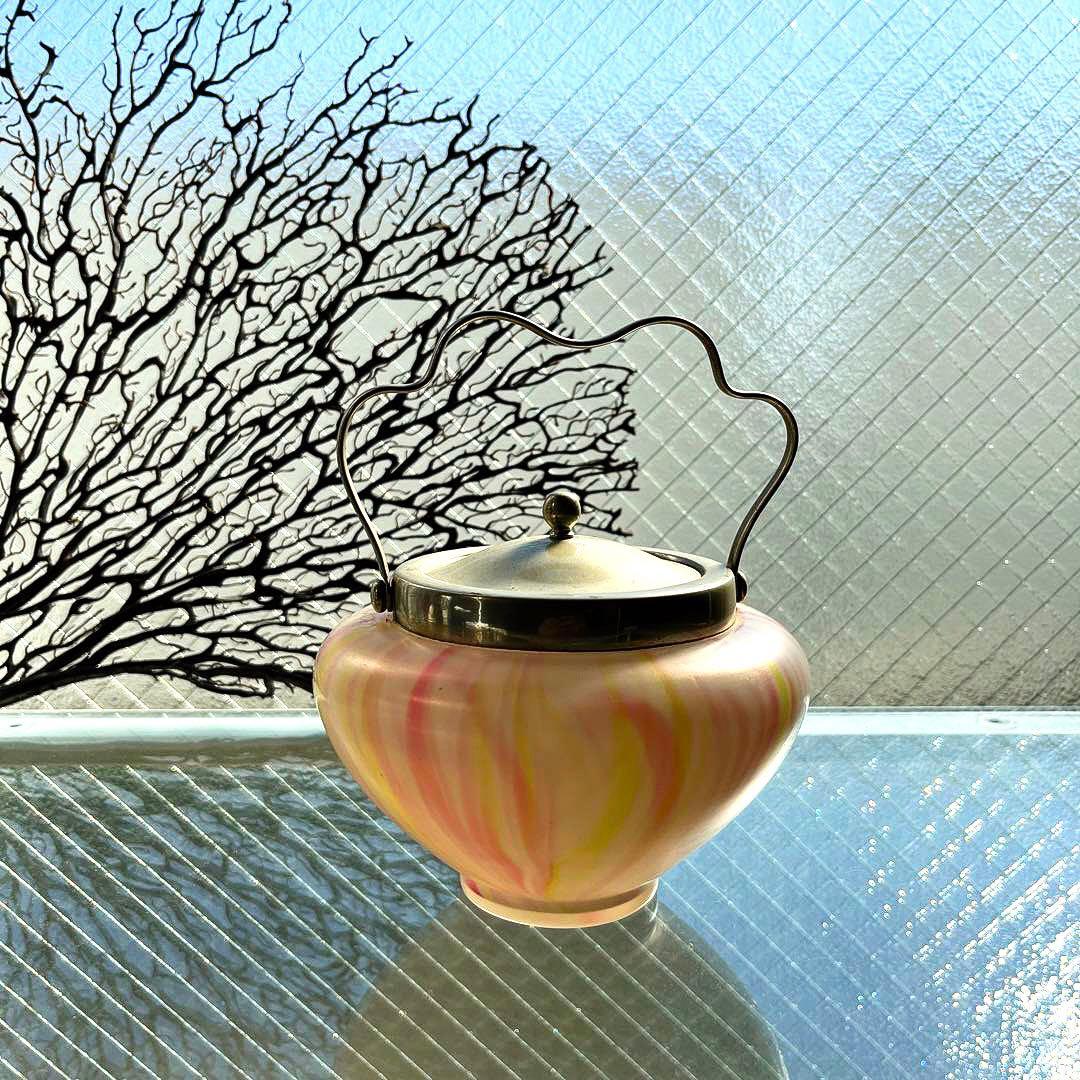 骨董　時代ガラス　パール調ラスター　希少　ドーム型　ビスケットジャー　菓子器