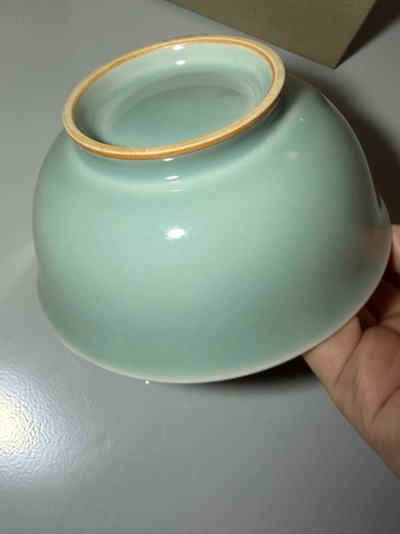 縁起物】青瓷 双魚文 平鉢 飾皿 浮彫 陶磁器 骨董品 箱付き